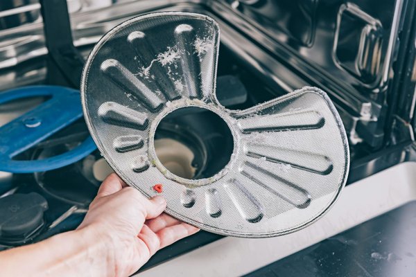 How should the oxygen sensors be maintained in a vehicle to ensure optimal air-fuel ratio for safe engine performance?